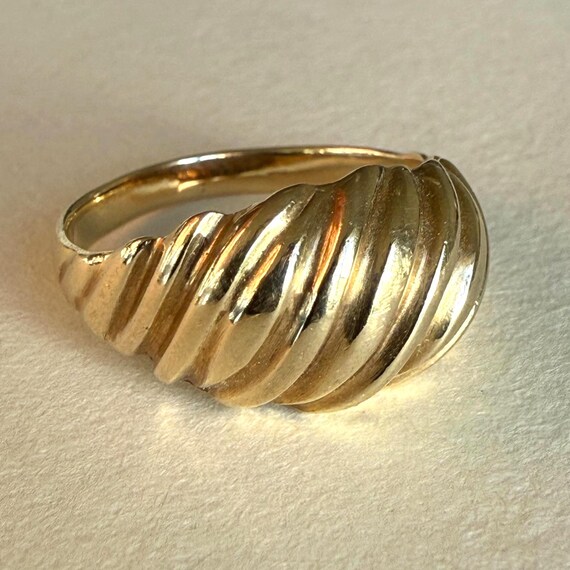 Scalloped Solid 13K Domed Ribbed Ring - image 2