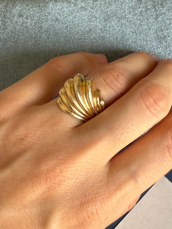 Vintage Solid 14K Shell Design Ring, 8.9grams, Si… - image 2