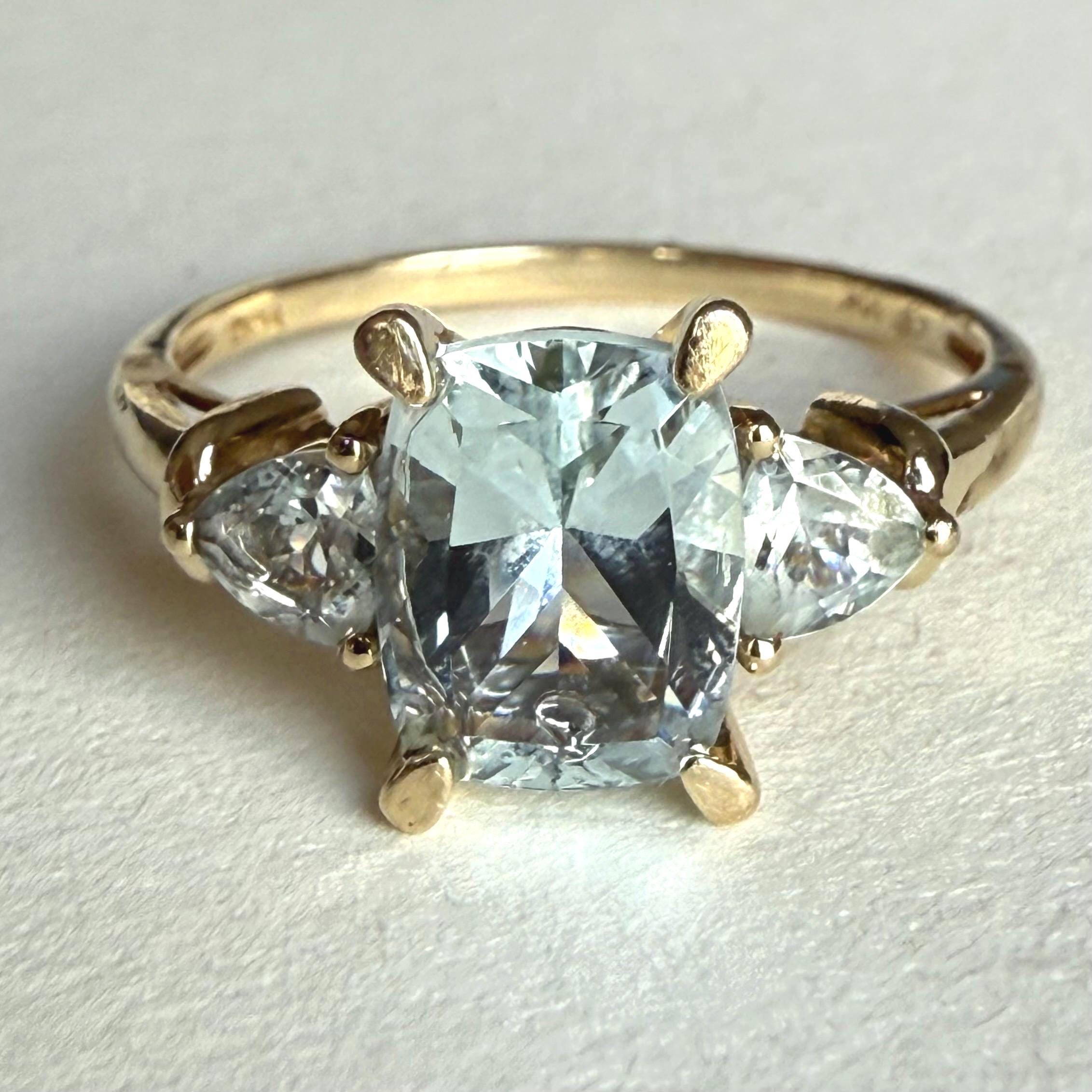 Elegant 10K Gold Aquamarine Three Stone Ring, 2.85grams, Size 9US