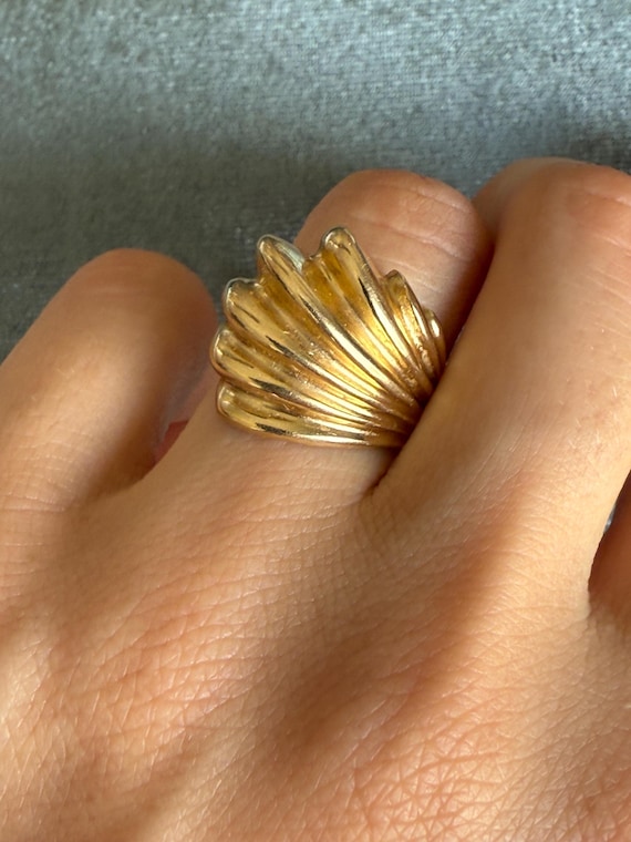 Vintage Solid 14K Shell Design Ring, 8.9grams, Si… - image 3