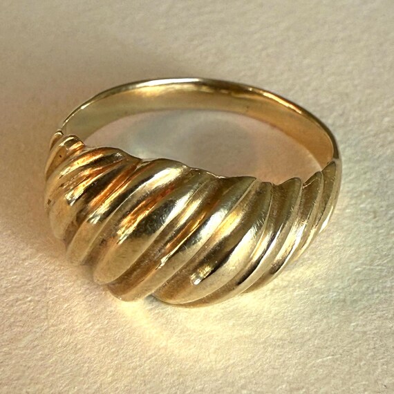 Scalloped Solid 13K Domed Ribbed Ring - image 4