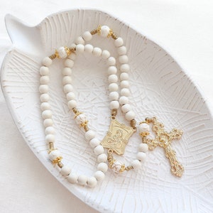 Madonna and Child Rosary Calcutta Stone, White Wood and Gold Italian Crucifix and Center | Paracord Catholic Rosary