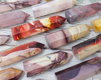 Tours Mookaite Jasper | Points de jaspe mookaïte | Points de cristal mookaïte colorés | Pierre de guérison | Cristaux pour la décoration intérieure | Vous choisissez