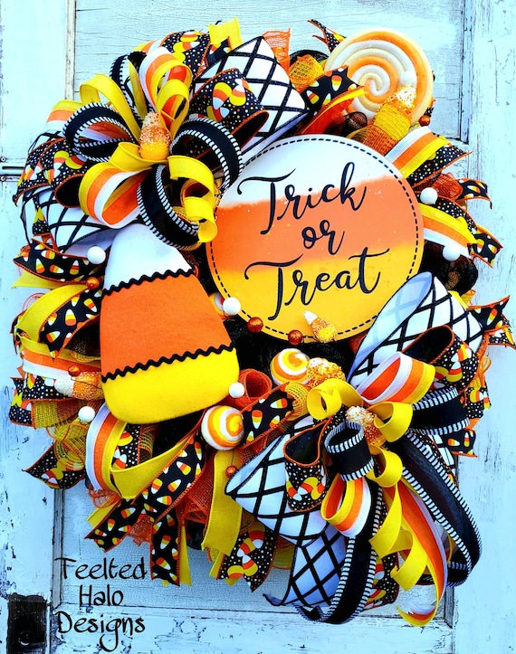 Candy Corn Halloween Wreath, Trick or Treat Porch Decortions, Whimsical Candy Decor for your door, Halloween Party Decoration for your Door
