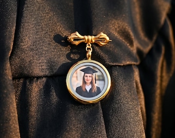 Pin conmemorativo de graduación con foto, broche personalizado con foto, regalo de graduación universitaria para hija o hijo, regalo para la promoción de 2026