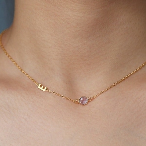 Collar con inicial de piedra de nacimiento, collar con inicial, collar con letra de piedra de nacimiento, regalo de cumpleaños, collar con piedra de nacimiento, joyería hecha a mano, regalo para el Día de la Madre