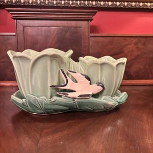 Vaso doppio per tulipani in ceramica artistica McCoy con rondine, colore verde, anni '40, prodotto negli Stati Uniti.