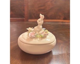 Vintage porseleinen konijn Snuisterijdoosje bloemen deksel Pasen lente sieraden schaaltje
