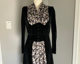 1940&#39;s Vintage Reproduction Velvet Dress