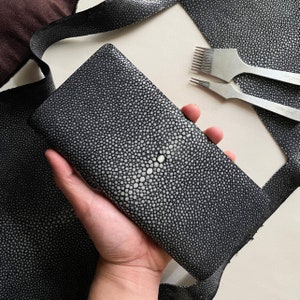 Muttertagsgeschenke Lange Brieftasche aus Rochenleder / Geschenke für Sie / Geschenke für Frauen / Geburtstagsgeschenke für Männer / Frauen
