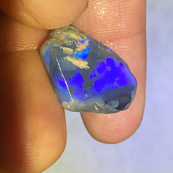 rough rub blue crystal opal from lightning ridge nsw