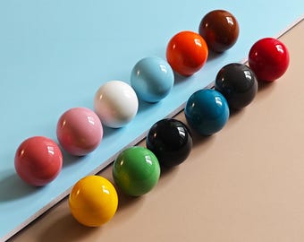 Kolorowa ceramiczna gałka w kształcie kuli, dekoracja pokoju dziecięcego, gałka do komody z Ikei