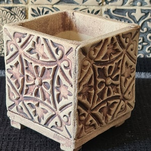 Maceta de cerámica cuadrada con patas natural