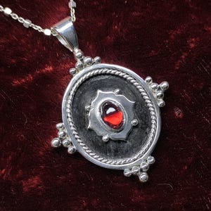 Handgemachtes Sterling Silber 925 Gothic Fairytail Medaillon Mittelalter Granat Edelstein