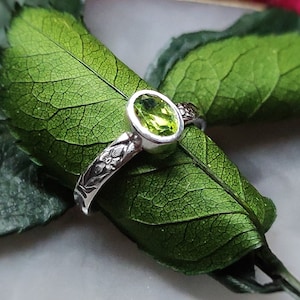 Elven Medieval Fantasy Peridot faceted Ring with flower motifs Sterling Silver 925 Fantasy Fariry Fairytale Fairytail