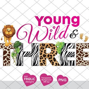 Może przedstawiać: Grafika cyfrowa z napisami "Young Wild & Three" w kolorze różowym i czarnym, z literami w zwierzęcy wzór i ilustracją lwa. Zawiera odciski łap i stóp, z tekstem "Shop Frolic Designs".