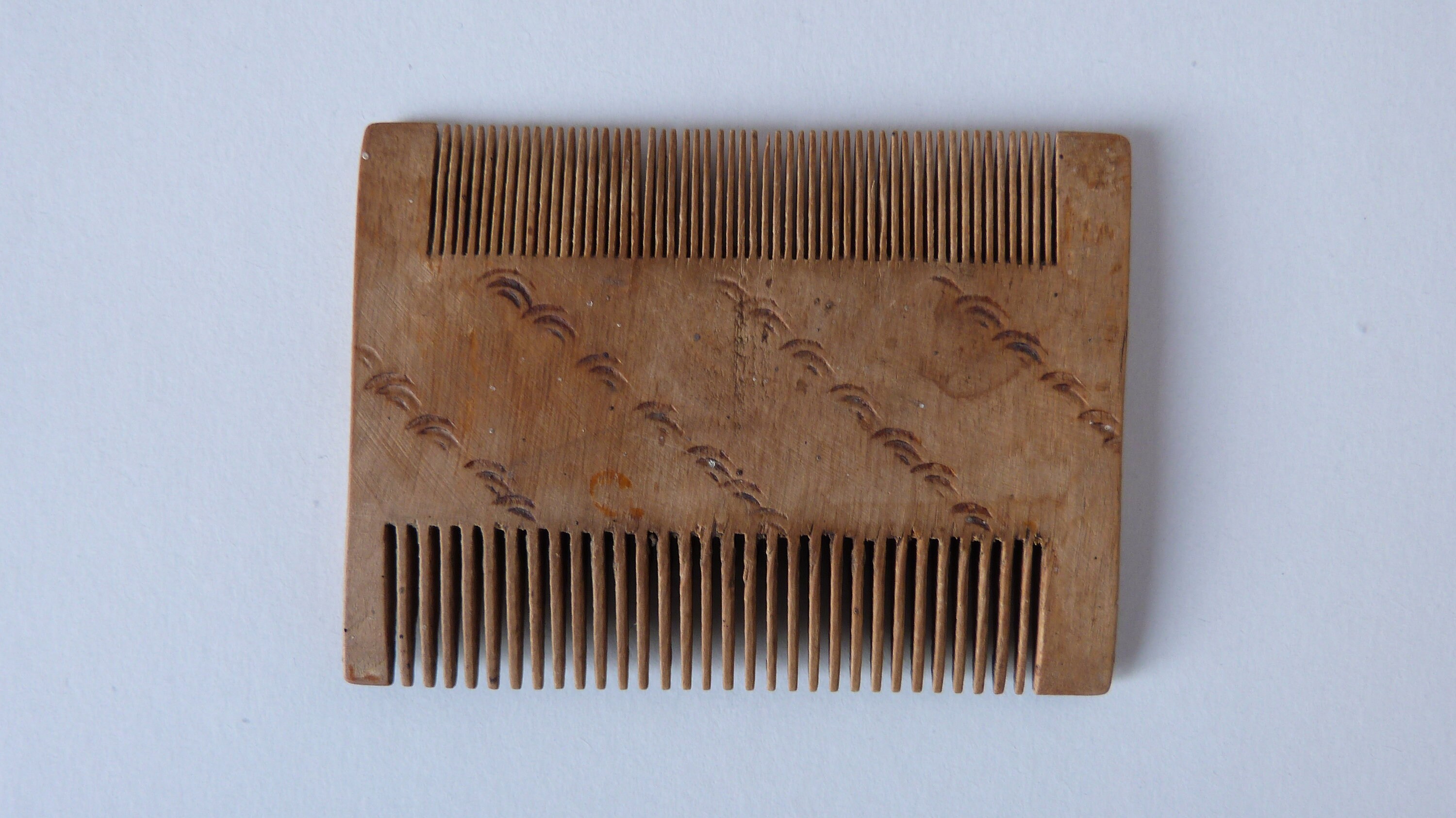 Wooden Plast African 3-Tail Detangling Parting Cutting Styling Comb ILARUN  DAUFE