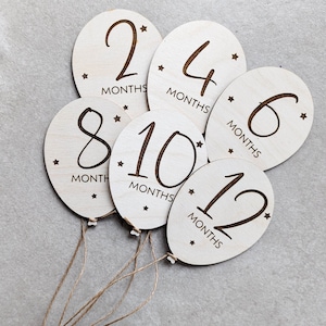 Meilenstein-Baby-Ballonschilder aus Holz | Babyzimmer Fotografie | Neue Baby-Monatskarten | Neues Baby-Geschenk