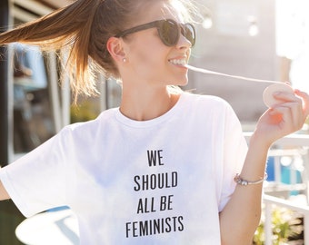 Vêtements pour femme faits main - T-shirt We Should All Be Feminists, cadeau fait main - Haut graphique pour femme, hauts et t-shirts féministes uniques