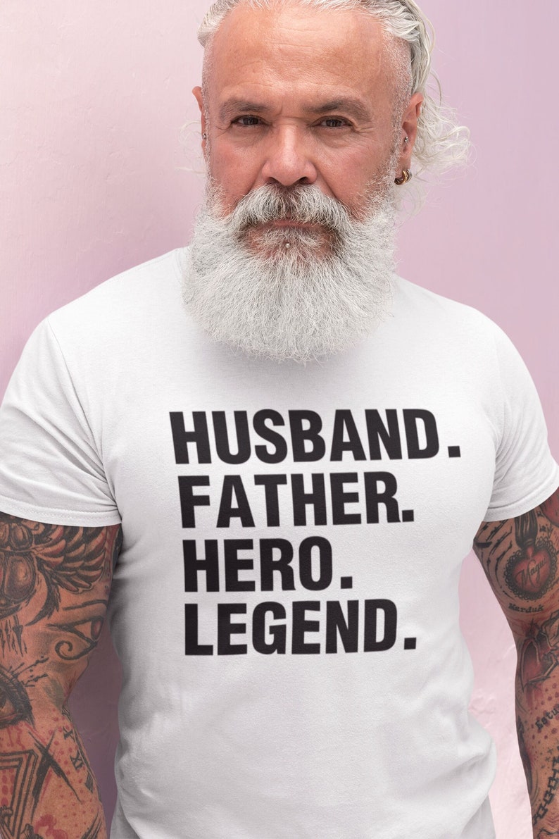 Personalisierte Shirts für Papa Herrenmode für ihn, Ehemann Shirt, bestes Geschenk für Papa, individuelle Vatertags-T-Shirts personalisierte Geschenke Bild 1