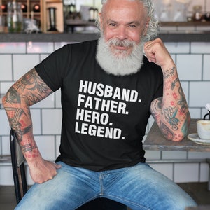 Personalisierte Shirts für Papa Herrenmode für ihn, Ehemann Shirt, bestes Geschenk für Papa, individuelle Vatertags-T-Shirts personalisierte Geschenke Bild 2