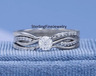 Trio Ring Set, 5 mm runder Brilliantschliff Moissanite Diamant Verlobungsring mit zwei passenden Band, 14K Weißgold Einzigartige Pave Set Ringset