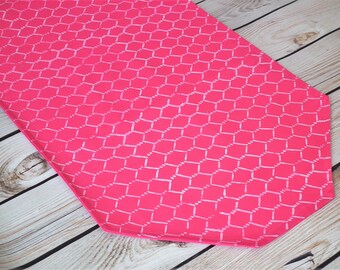 Short hot pink chicken wire print table runner, hand stenciled pattern, farmhouse table scarf, made to order