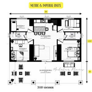 Pu&ograve; includere: Pianta di un'abitazione modulare in bianco e nero con quattro stanze, un soggiorno e un terrazzo esterno. Il piano include misure in piedi e pollici. Il testo "Modular Plans" &egrave; visibile nell'angolo in basso a destra.