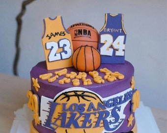 Gelb Lila NBA Basketball Lakers James Eryant Swingman Jersey Geschenk für Kinder Junge Mann Bros Themen Party Cake Topper Plug Plug Dekoration Set