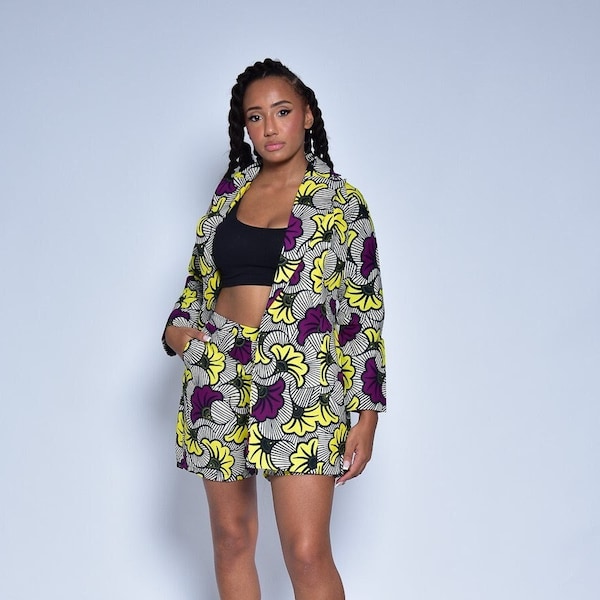 Ensemble africain élégant en wax : Blazer fleuri et short assorti pour une touche florale unique