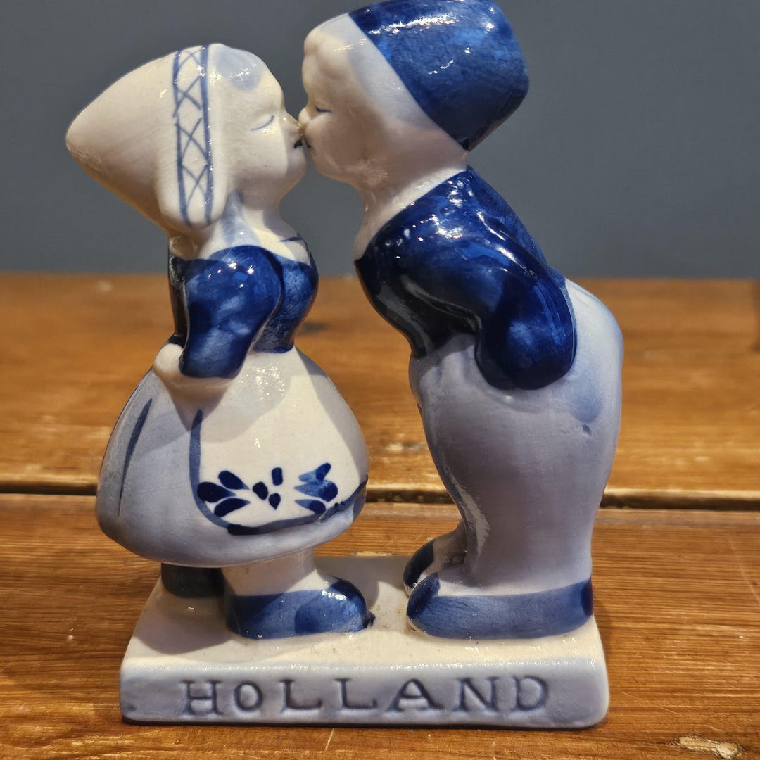 Vintage Blue Delft Boy and Girl Kissing Figurine Holland - Etsy UK