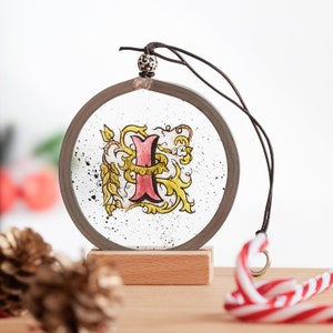 Letra I pintada a mano sobre vidrio, estilo Cottage, adorno de mesa con letras personalizadas, regalo de aniversario para Isabella, alfabeto personalizado.