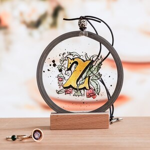 Decoración personalizada, Letra artística pintada sobre vidrio, Regalo significativo en estilo rústico, Letras vintage para amigo escritor, Regalo bucólico para Zoe.