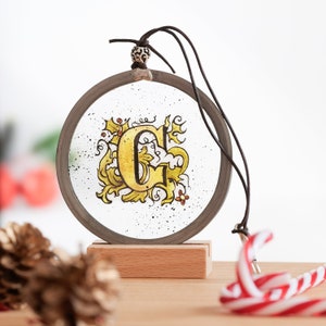 Letra G de livro antigo, Vidro pintado à mão, Para pendurar ou em suporte, Decoração de placa de mesa, Presente de aniversário para filha, Alfabeto personalizado