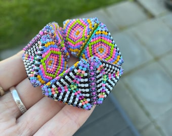 Rainbow beaded kaleidocycle