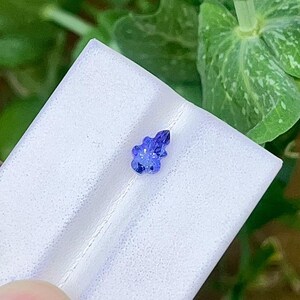 Tanzanite naturale a forma di foglia taglio personalizzato / Tanzanite naturale taglio fantasia / Pietra preziosa sciolta unica per gioielli / Nascita a dicembre