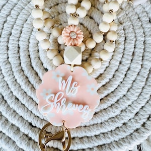 Retro Acrylic Daisy Beaded Lanyard - Peach Personalized Lanyard - Teacher Lanyard - Nurse Lanyard - Retro Lanyard - Boho Teacher Lanyard