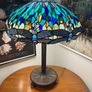 Tiffany-style dragonfly stained glass lamp