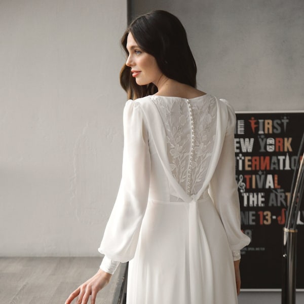 Square neck wedding dress with sleeves – Caitlin