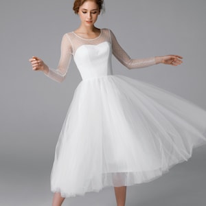 Vestido de novia retro de largo midi con mangas de tul con lunares / Mila