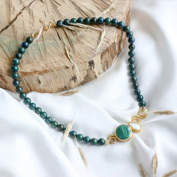 Green Natural Stone Necklace - Handcrafted Gemstone Pendant, Boho Chic Fashion Jewelry, Earthy Statement Piece, Unique Gift Idea