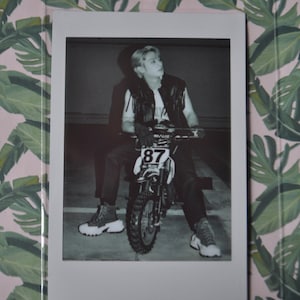 lee know cheese behind polaroids