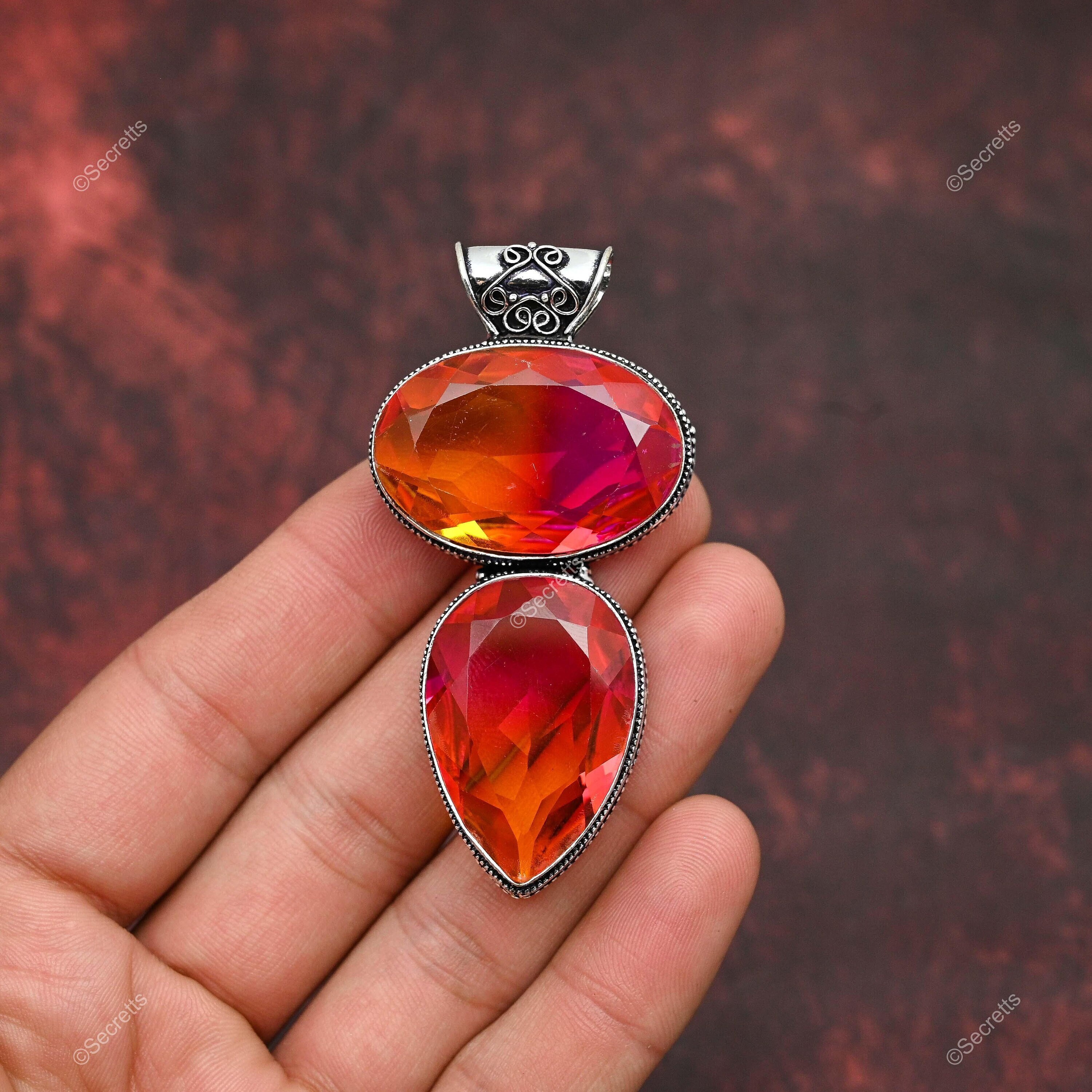 Collana con fetta di tormalina bicolore: perle di pietre preziose da 25 carati - Italia Collana con fetta di tormalina bicolore: perle di pietre preziose da 25 carati - Italia