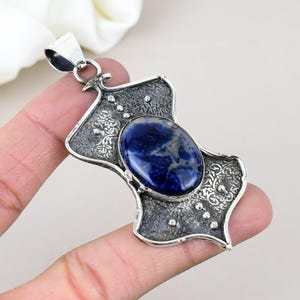 Ciondolo con pietra preziosa di sodalite naturale - Gioiello in argento sterling 925 - Ciondolo unico fatto a mano in sodalite - Regalo di compleanno per la moglie