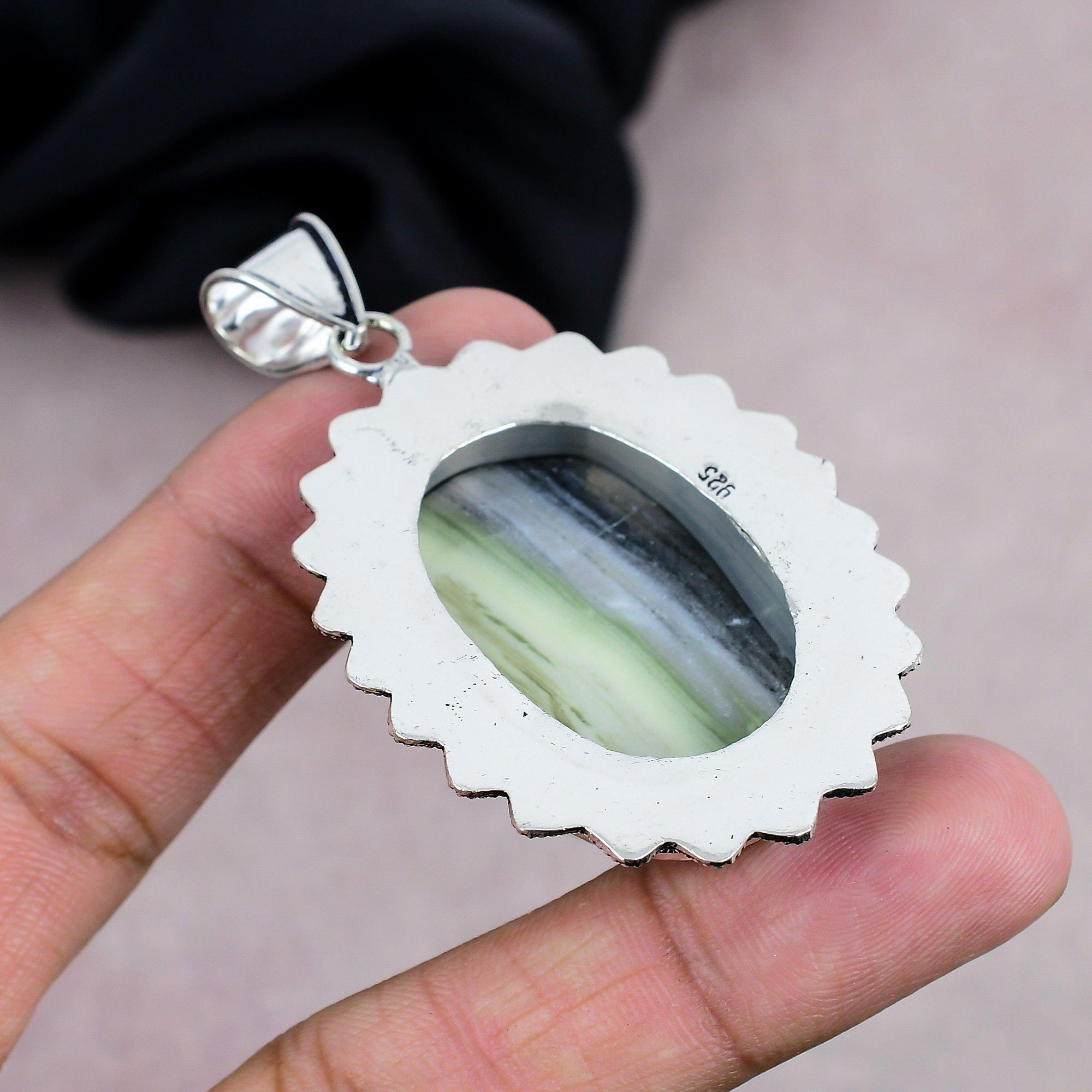 縞模様のグリーンオパールペンダント 天然宝石 ハンドメイド 925 