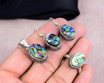 Schmuckset aus Abalone-Muscheln, bestehend aus Ring, Ohrringen und Anhänger aus 925er Sterlingsilber.