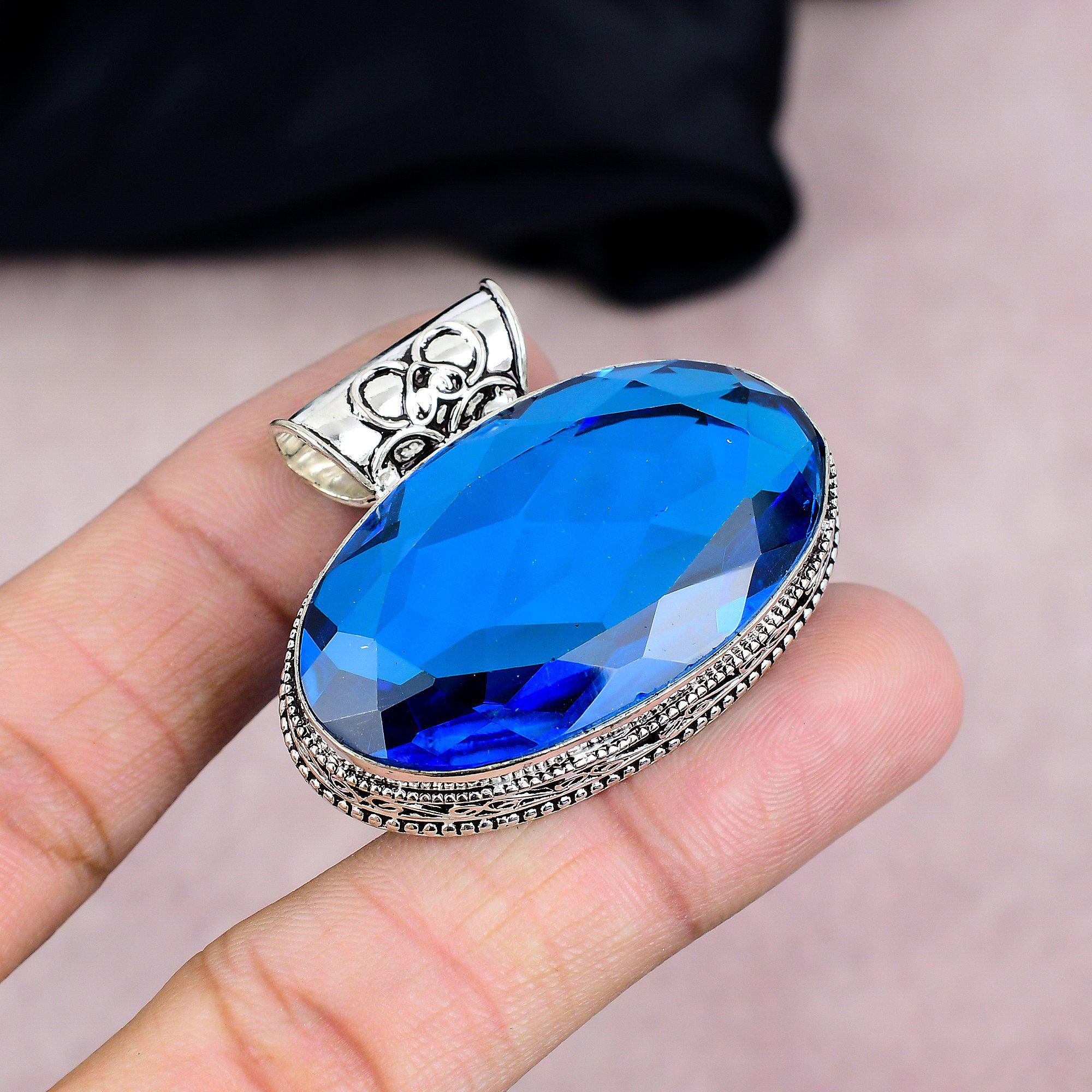 Ciondolo in argento sterling 925 con pietra preziosa di topazio blu svizzero, stile vintage, fatto a mano, gioielli / 1850 - Italia Ciondolo in argento sterling 925 con pietra preziosa di topazio blu svizzero, stile vintage, fatto a mano, gioielli / 1850 - Italia