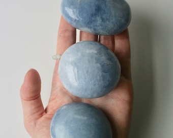 Piedra de palma de calcita azul: cristal natural, piedra de meditación