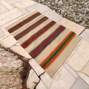 70er Jahre Vintage Kelim Teppich Kleiner Vintage Akzentteppich Küche Schlafzimmer Teppich Streifen Hanfteppich