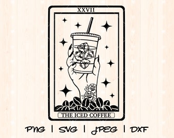 Peut inclure: Une illustration en noir et blanc d'une carte de tarot avec le numéro XXXVII et le texte "THE ICED COFFEE". La carte représente une main tenant une tasse de café glacé avec des glaçons.